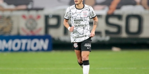 Fábio Santos não vê demérito do Corinthians em virada: 'Estamos tentando melhorar'