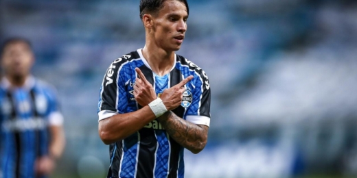 Família e vontade de Ferreira pesaram em sua permanência momentânea no Grêmio