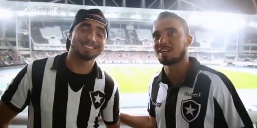 Família reunida? Fábio responde Rafael sobre jogar no Botafogo: 'Já já eu estou chegando'