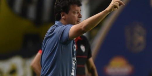 Fernando Diniz vê partida boa do Santos, mas lamenta falha no gol