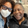 Filha de Pelé indica possível saída do pai do hospital: ‘Ele está mais forte’