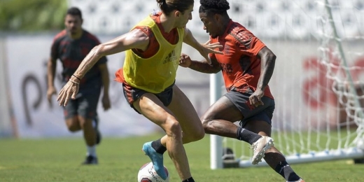Filipe Luís enche a bola de atacante em busca de mais espaço no Flamengo: 'Não se abala com nada'