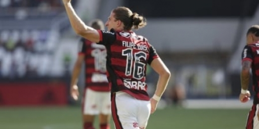Filipe Luís se adapta ao jogo de Paulo Sousa e lidera números no Flamengo
