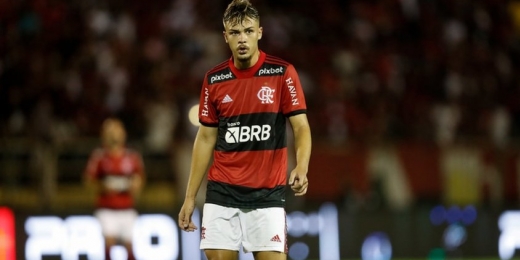 Flamengo abre negociação para emprestar zagueiro ao Atlético-GO: 'Bem encaminhada', diz presidente