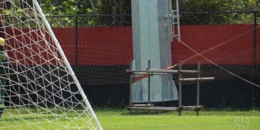 Flamengo conclui instalação das torres no campo 2 do Ninho do Urubu; veja os próximos passos