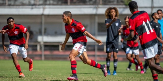 Flamengo derrota o Botafogo e larga na frente nas semifinais da Copa Rio Sub-15