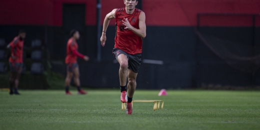Flamengo eleva carga e intensidade de treinos para manter elenco em ritmo; Kenedy ‘pega mais pesado'