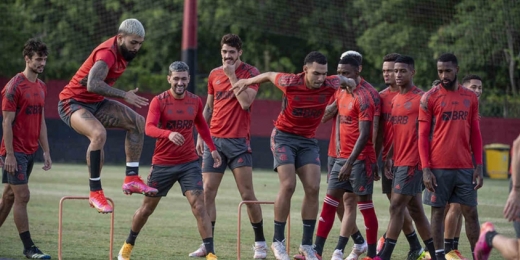 Flamengo finaliza preparação para enfrentar a LDU; Diego Alves e Rodrigo Caio ficam fora da partida
