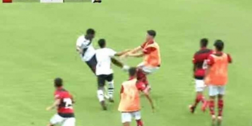 Flamengo goleia Vasco na base em jogo com nova briga, e ex-crias do Ninho provocam: 'No futebol não dá'