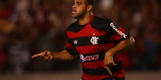 Flamengo homenageia Adriano por aniversário de 40 anos: 'Nem cavalo aguenta'