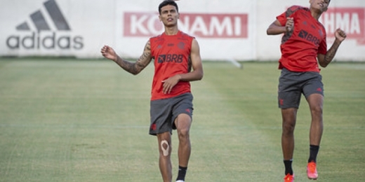Flamengo oficializa empréstimo de jovem volante a clube do México