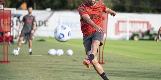 Flamengo: Thiago Maia sofre ferida corto-contusa na perna esquerda e é levado ao hospital