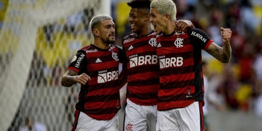 Flamengo vence Goiás, mas ouve vaias após o jogo e canto por Jorge Jesus