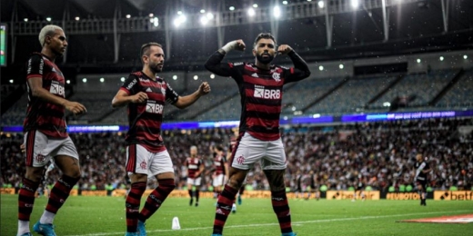 Flamengo vence o Vasco e amplia vantagem na semifinal em clássico sonolento e decidido por Gabigol