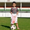 Fluminense presenteia criança que viralizou com camisa improvisada