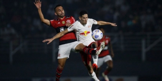Frustração em dobro: Flamengo sai na frente, mas cede empate ao Bragantino pelo Brasileirão
