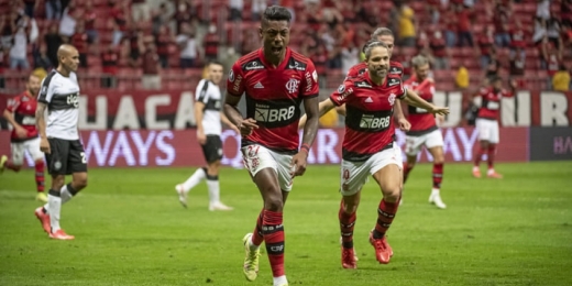 Funcionando em potência total, ataque do Flamengo mostra que reforços precisarão 'suar muito'