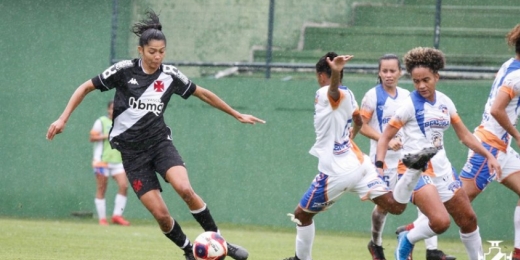 Futebol feminino do Vasco convive com problemas e salários atrasados; clube informa que busca soluções
