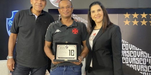 Futebol Feminino: Treinador Antony Menezes recebe homenagem pelos seus 10 anos de Vasco