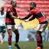 Gabigol comemora renovação de Arrascaeta, seu ‘maior garçom’ no Flamengo, que responde ao atacante