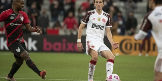 Gabigol iguala maior jejum de gols pelo Flamengo e preocupa ao sair de campo com dores