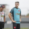 Gabriel Pec destaca semanas de treinos para a estreia do Vasco na Série B: ‘Entrosar cada vez mais’