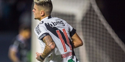Gabriel Pec marca o gol da vitória do Vasco e dedica à sua mãe: 'Sem ela, eu não estaria vivendo tudo isso aqui'