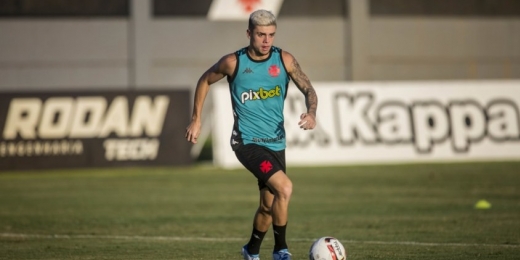 Gabriel Pec pode completar 100 jogos com a camisa do Vasco no duelo com o Tombense: 'Sonho de criança'
