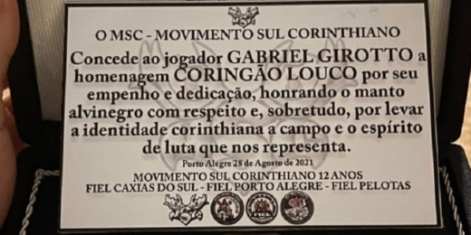 Gabriel recebe homenagem de torcedores do Corinthians antes de enfrentar o Grêmio