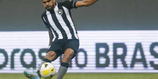 Garçom! Daniel Borges, do Botafogo, alcança temporada com mais assistências da carreira