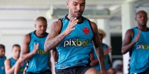 Garoto do Ninho desmente boatos de saída: 'Meu foco foi, é e sempre será defender a camisa do Flamengo'