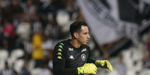 Gatito fala em empenho para voltar, mas revela erro de médicos do Botafogo em lesão: 'Já cansei'