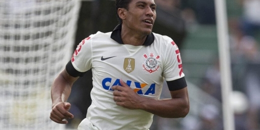 Gil confirma visita de Paulinho ao Corinthians, mas despista sobre volta do meia: 'Quem sabe ano que vem'