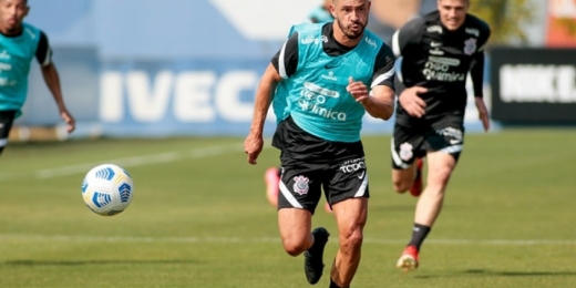 Giuliano e Piton são ausências em treino do Corinthians; entenda