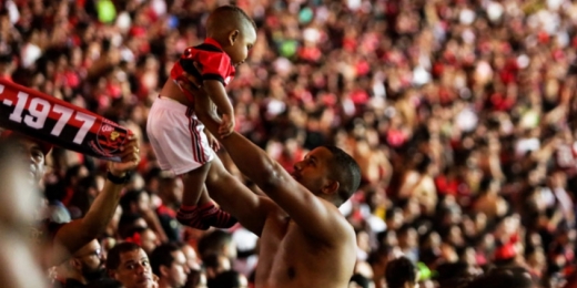 Gol no fim coroa 'abraço da Nação' e afina sintonia entre arquibancada e time no 'até breve' do Flamengo