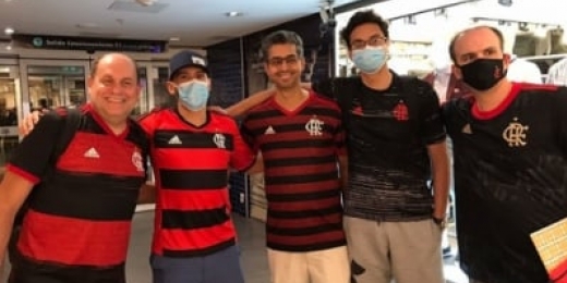 Grupo conta a saga da África do Sul ao Uruguai: 'Já colocamos bandeira do Flamengo em vários lugares'
