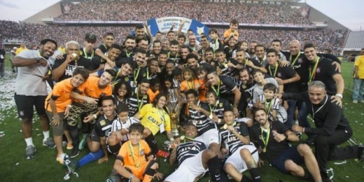 Há seis anos, reservas do Corinthians atropelavam o São Paulo por 6 a 1 e erguiam troféu do hexa em Itaquera