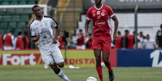 Hercílio Luz confia no sistema defensivo para avançar, e Kadu Ribeiro ganha destaque na defesa