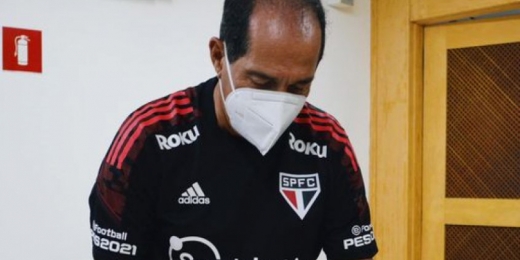 Homenageado em aniversário, Muricy se emociona e pede vitória do São Paulo de presente na quinta-feira