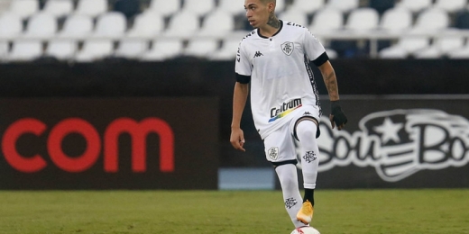 Hugo deve ser titular do Botafogo contra o Goiás; veja provável time