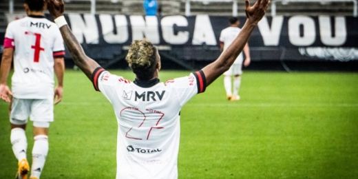 Implacável com Renato Gaúcho, Flamengo defende ampla série invicta contra o Corinthians