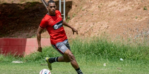 Jefferson Renan, meia do Vitória, revela ansiedade para a série C do Brasileirão