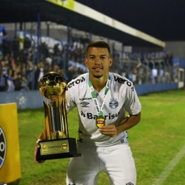 Jhonata Varela celebra título e valoriza primeiro gol no time principal do Grêmio