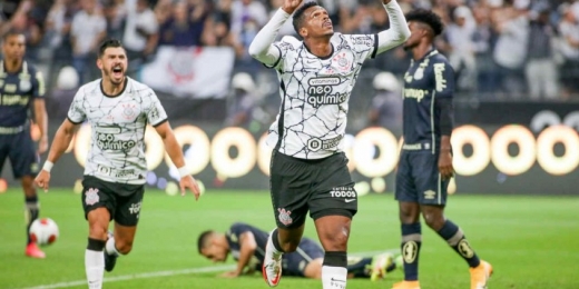 Jô anota o 400º gol da Neo Química Arena e confirma fama de carrasco dos rivais paulistas pelo Corinthians