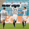 Jô celebra gol da vitória do Corinthians e projeta melhora do time: ‘É seguir nessa caminhada’