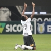 Jô exalta carinho pelo Corinthians, após se tornar artilheiro do clube no Século: ‘Orgulho de vestir a camisa’