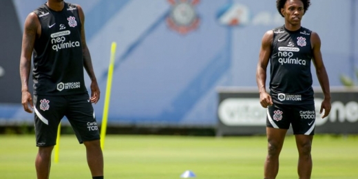 Jô retorna parcialmente ao treino do Corinthians, que segue de olho no Red Bull Bragantino