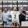 João Pedro é apresentado no Corinthians: ‘Sou um lateral ofensivo, mas com consciência defensiva’