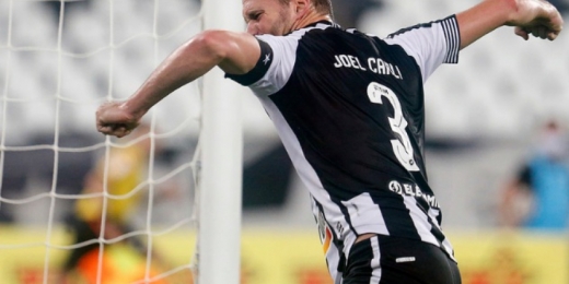 Joel Carli faz gol após três anos e é essencial em vitória do Botafogo