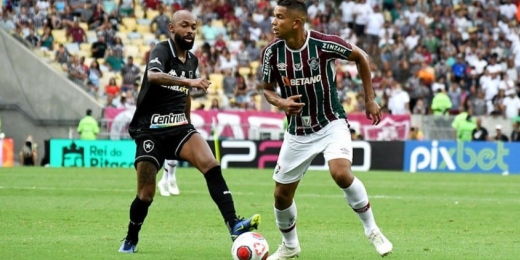 ​Jogadores do Botafogo ficam na bronca com árbitro após classificação do Fluminense no Carioca